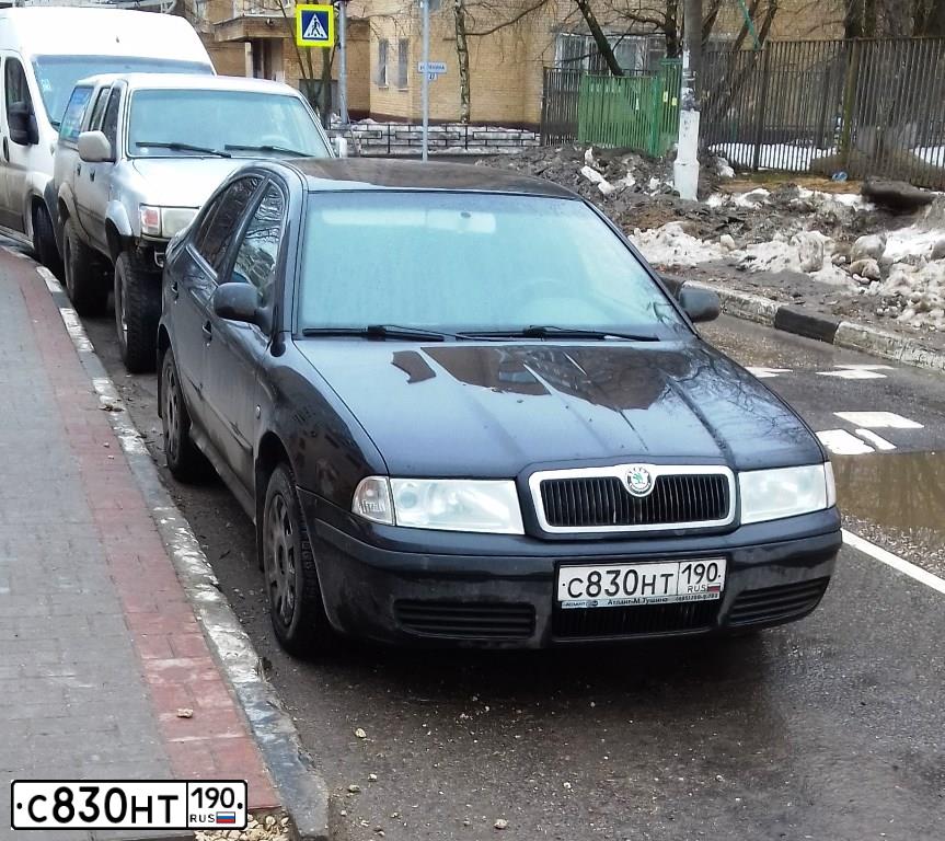 Фото автомобиля SKODA OCTAVIA, 2006 — госномер С830НТ190. Цвет: ЧЕРНЫЙ