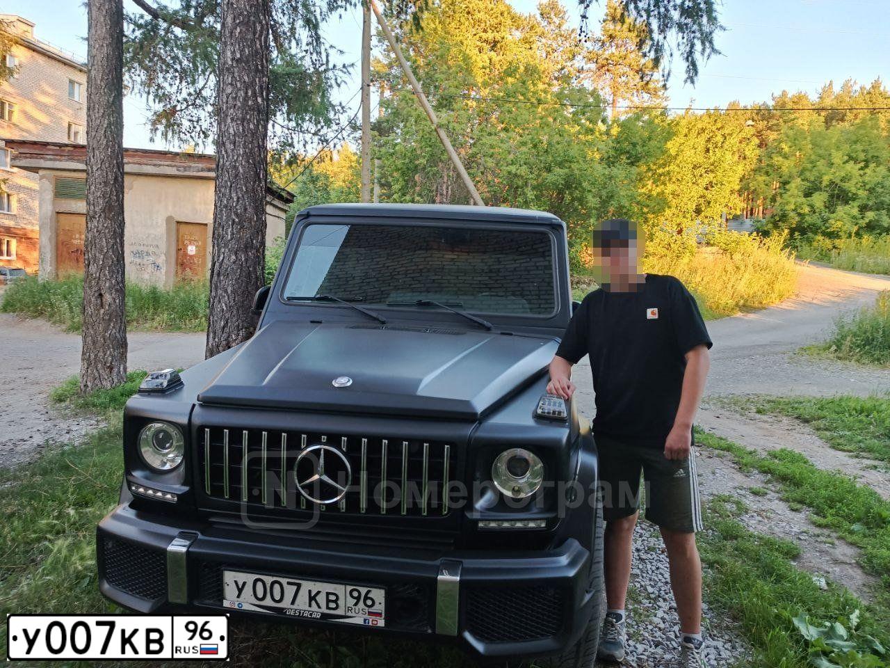 Фото автомобиля INFINITI QX70 /FX/, 2012 — госномер У007КВ96