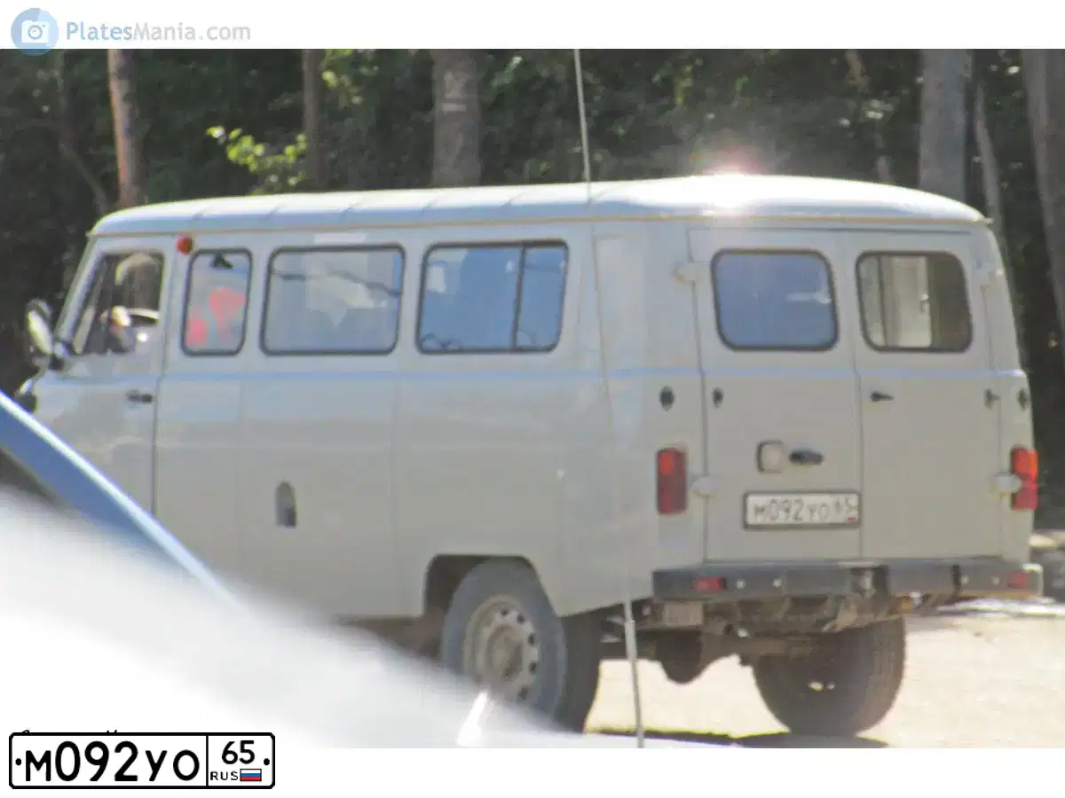 Фото автомобиля UAZ 2206, 2016 — госномер М092УО65. Цвет: СВЕТЛ СЕР НЕМЕТАЛЛИК