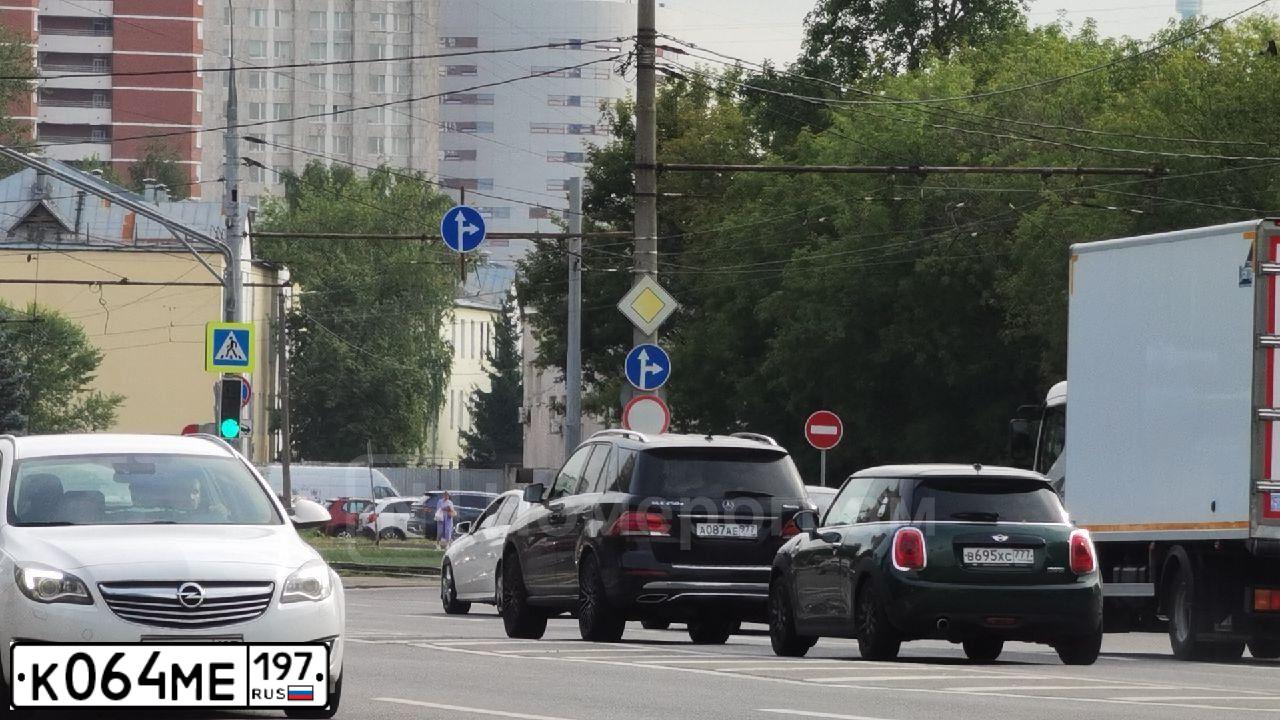 Фото автомобиля OPEL INSIGNIA, 2014 — госномер Х809АК250. Цвет: Белый