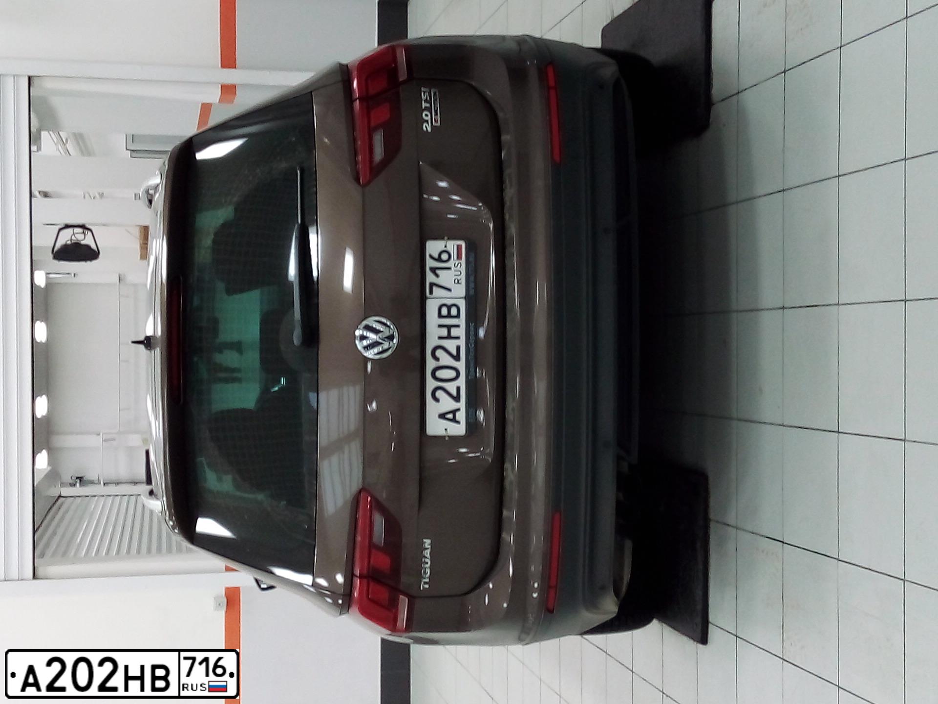 Фото автомобиля VOLKSWAGEN TIGUAN, 2017 — госномер А202НВ716. Цвет: Коричневый