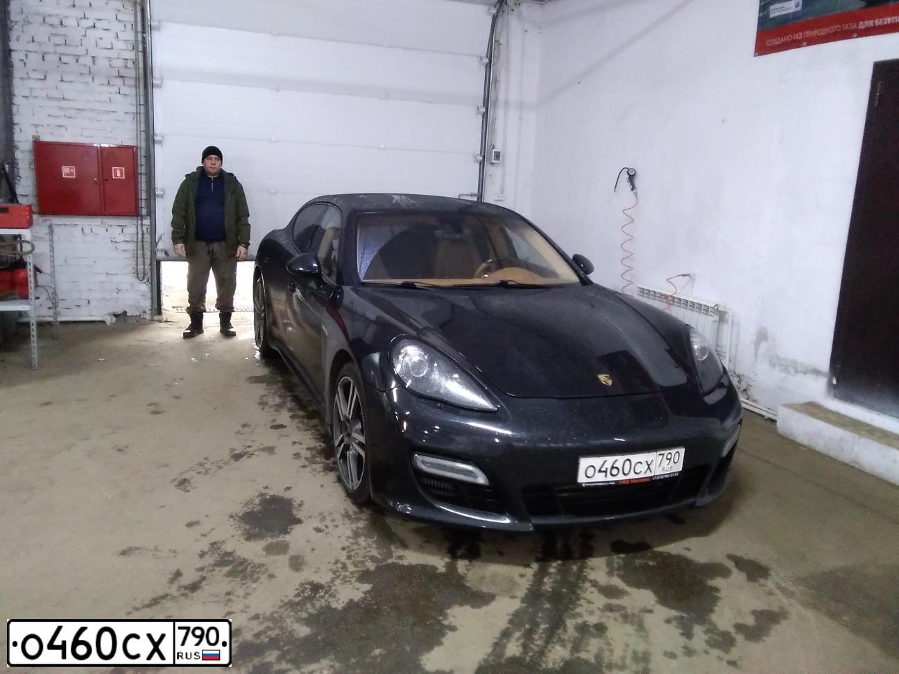 Фото автомобиля PORSCHE PANAMERA, 2012 — госномер О460СХ790. Цвет: ЧЕРНЫЙ