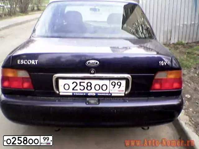 Фото автомобиля LANDROVER DISCOVERY, 2007 — госномер О258ОО99. Цвет: ТЕМНО-СИНИЙ