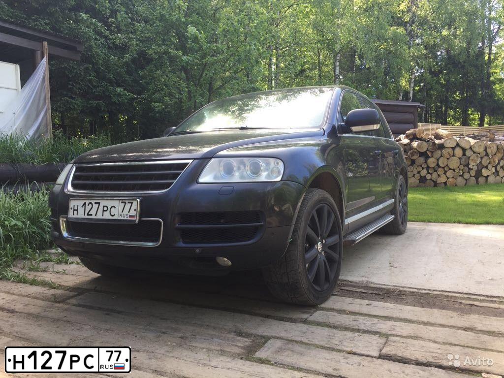 Фото автомобиля VOLKSWAGEN TOUAREG, 2005 — госномер В640РН51. Цвет: ЧЕРНЫЙ