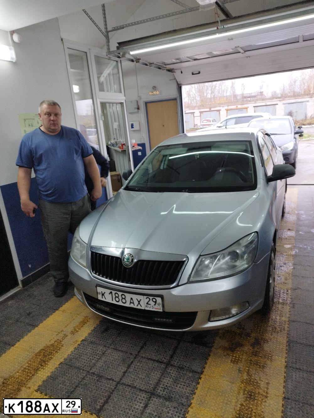 Фото автомобиля SKODA OCTAVIA, 2010 — госномер К188АХ29. Цвет: СЕРЕБРИСТЫЙ