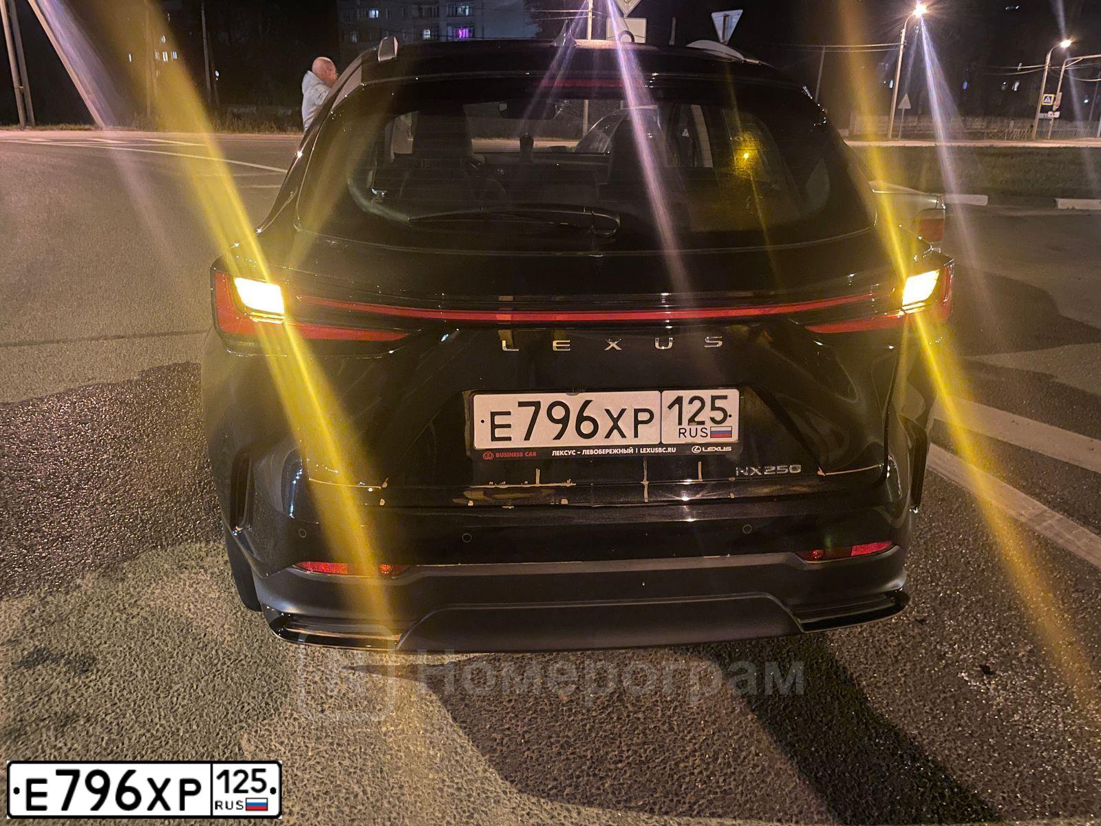Фото автомобиля LEXUS NX, 2022 — госномер У762АС76. Цвет: ЧЕРНЫЙ