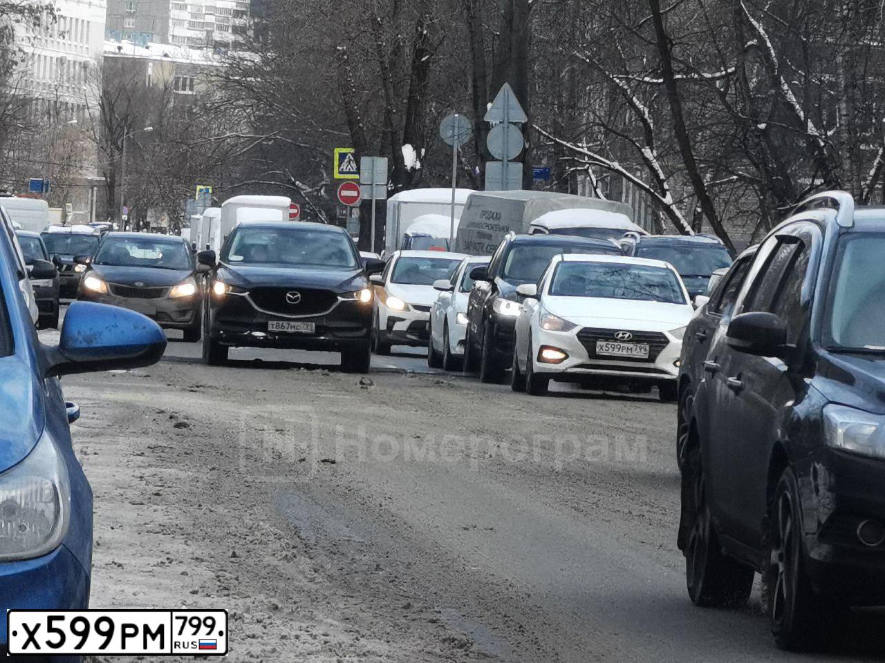 Фото автомобиля HYUNDAI SOLARIS, 2019 — госномер Н798ОН790. Цвет: Белый