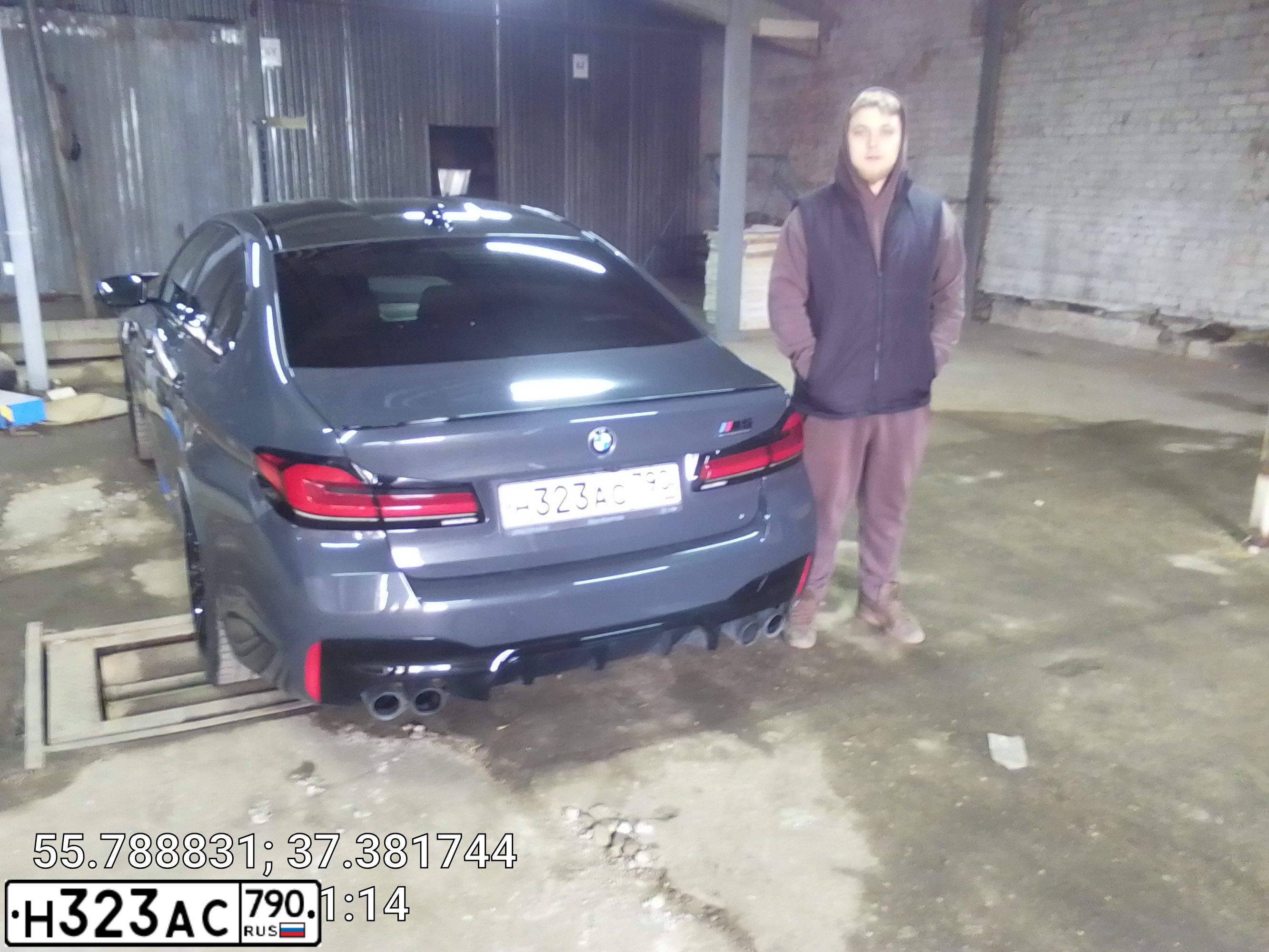 Фото автомобиля BMW M5, 2020 — госномер Н323АС790. Цвет: СЕРЫЙ