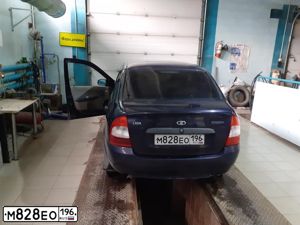 Фото автомобиля LADA 1118 KALINA, 2007 — госномер М828ЕО196. Цвет: СИНЕ-ФИОЛЕТОВЫЙ