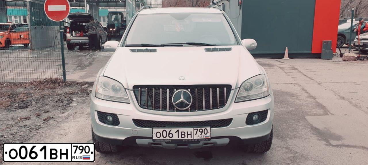 Фото автомобиля МЕРСЕДЕС-БЕНЦ ML 350, 2008 — госномер Х280ОТ790. Цвет: СЕРЫЙ