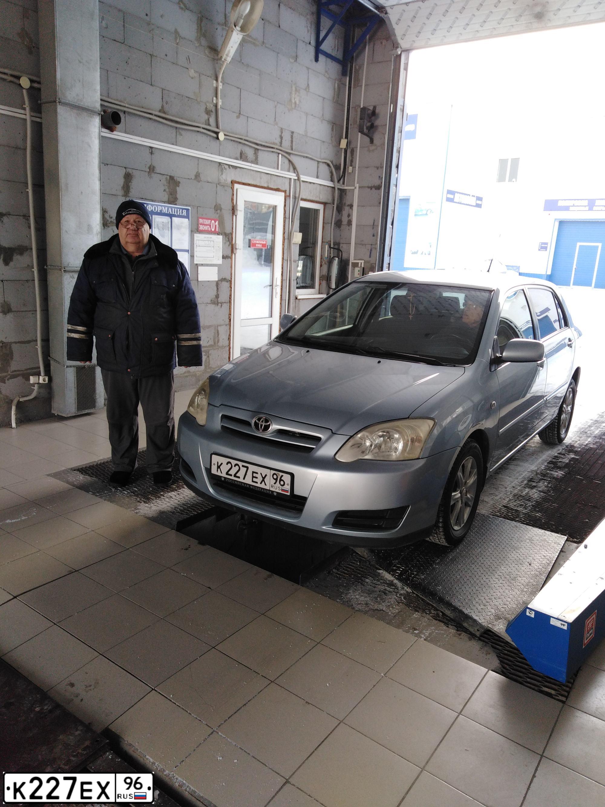 Фото автомобиля TOYOTA COROLLA, 2006 — госномер К227ЕХ96. Цвет: СВЕТЛО-ГОЛУБОЙ