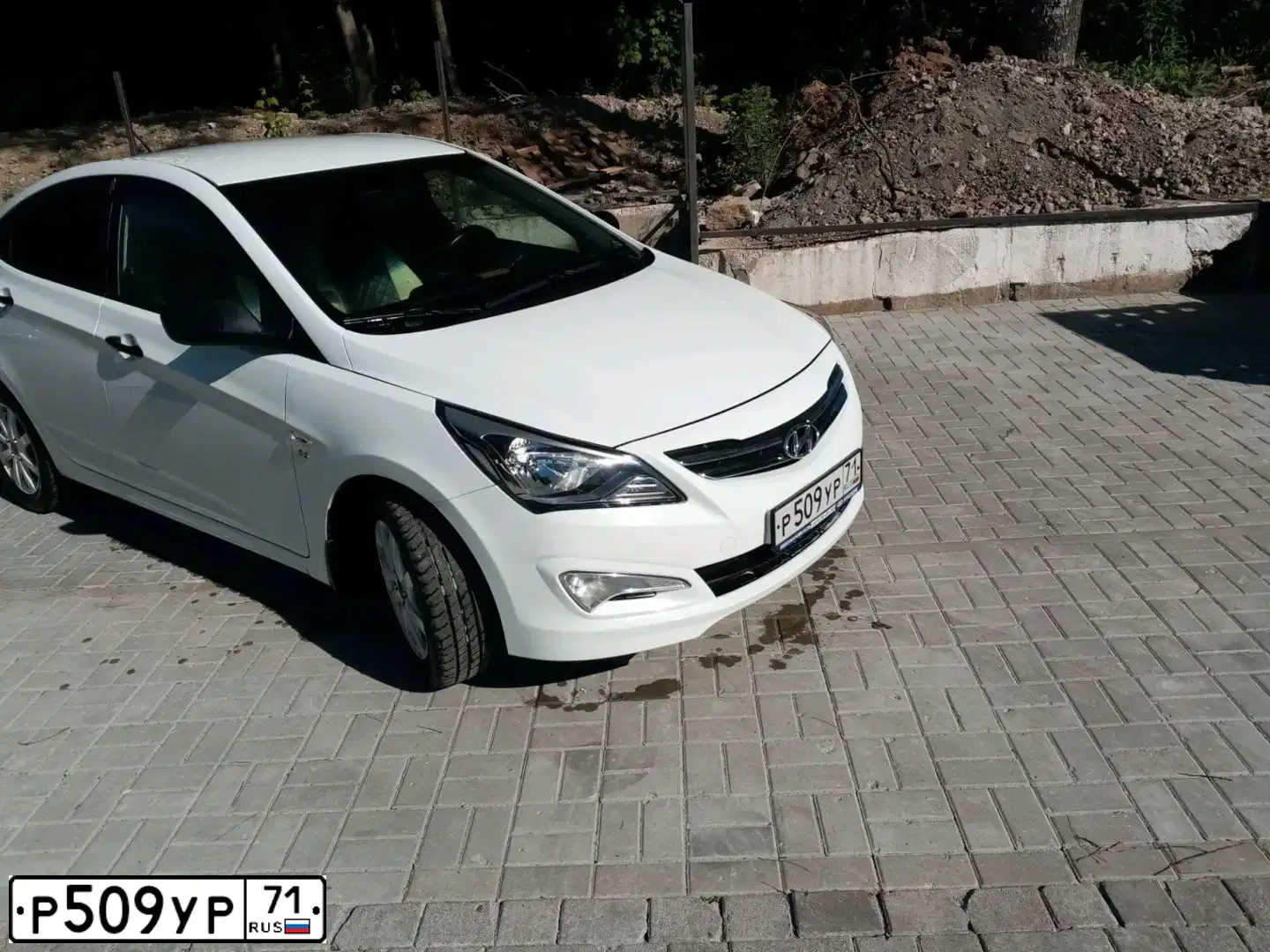 Фото автомобиля HYUNDAI SOLARIS, 2015 — госномер Т322АС31. Цвет: Белый