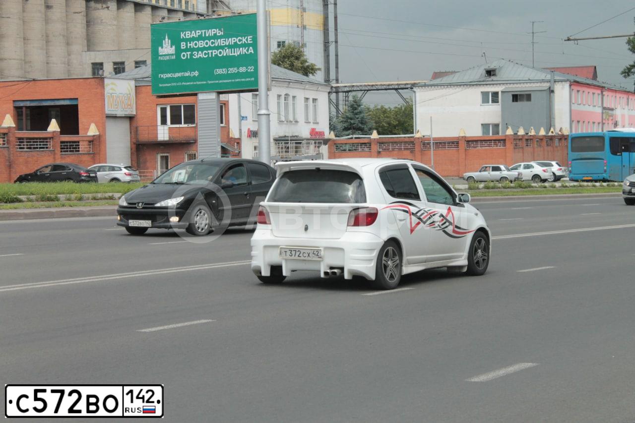 Фото автомобиля PEUGEOT 206, 2009 — госномер Р424РЕ142. Цвет: ЧЕРНЫЙ