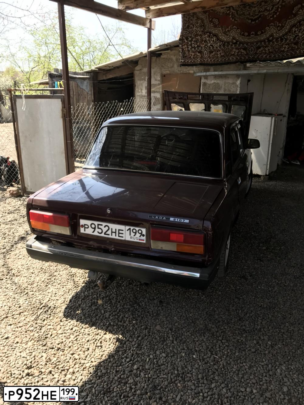 Фото автомобиля LADA 2107, 2008 — госномер Р952НЕ199. Цвет: ВИШНЕВЫЙ