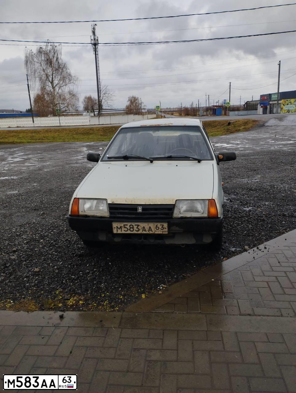 Фото автомобиля LADA 2109 SAMARA, 2002 — госномер М583АА63. Цвет: СЕРЕБРИСТО-ЖЕЛТО-ЗЕЛЕНЫЙ