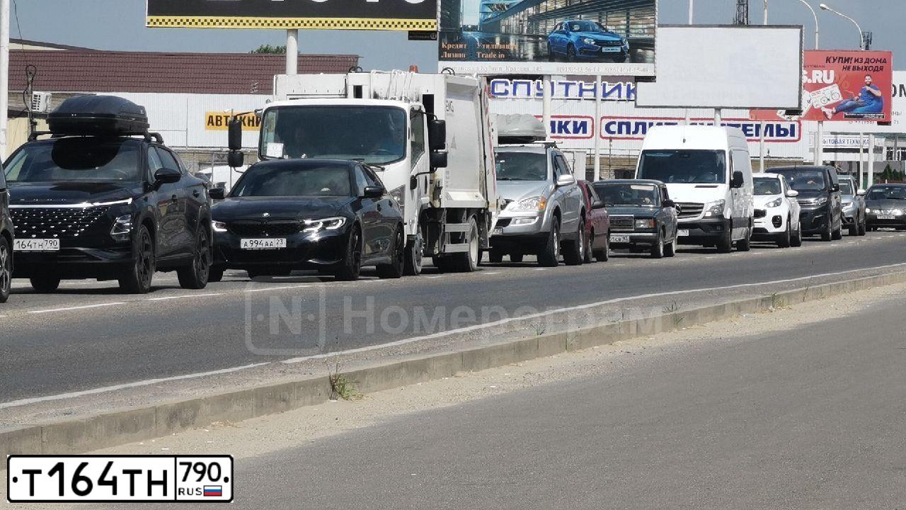 Фото автомобиля JAC J7, 2023 — госномер Т164ТН790. Цвет: БЕЛЫЙ