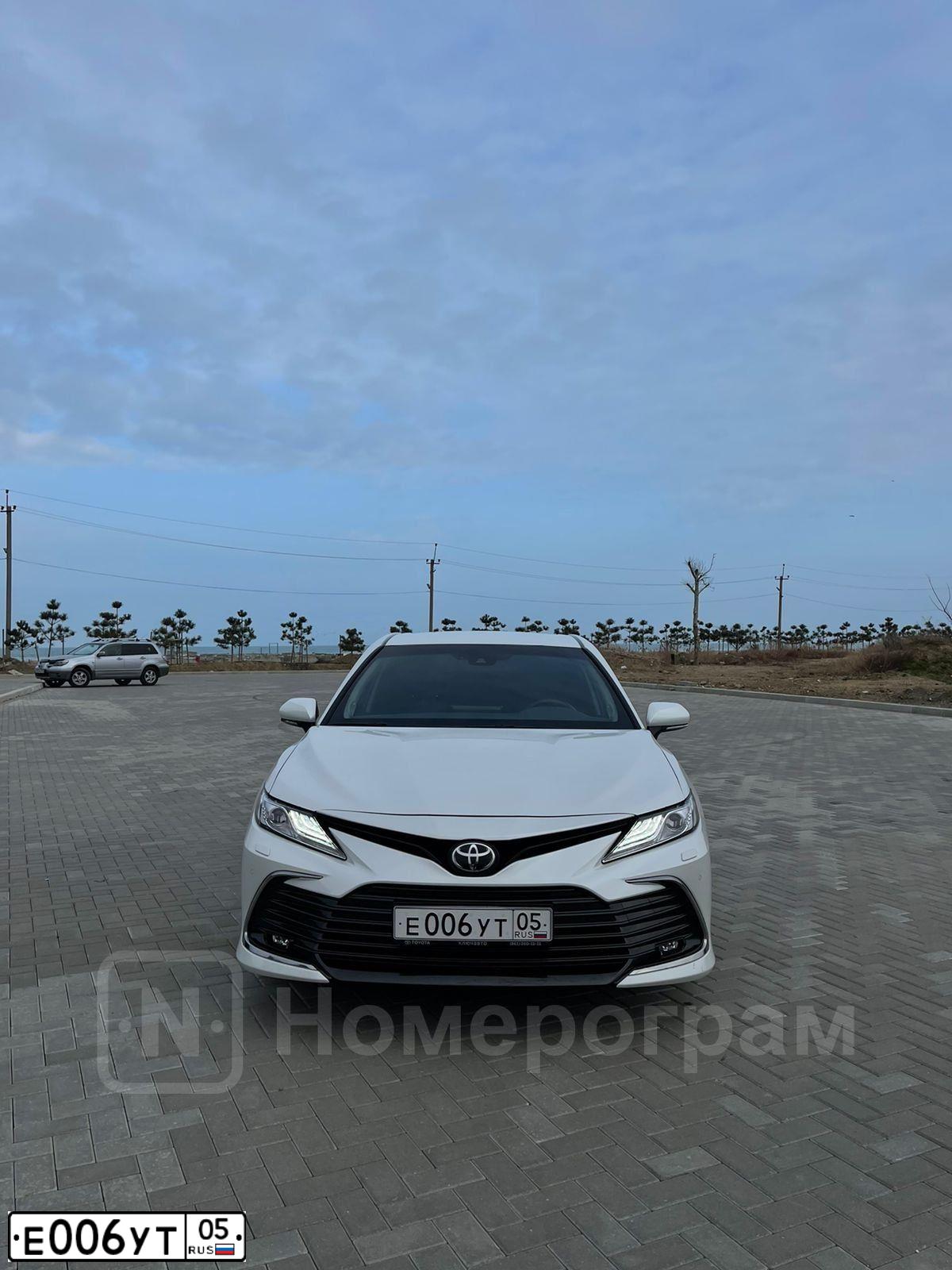 Фото автомобиля KIA RIO, 2015 — госномер Т055ЕХ05. Цвет: Серебристый