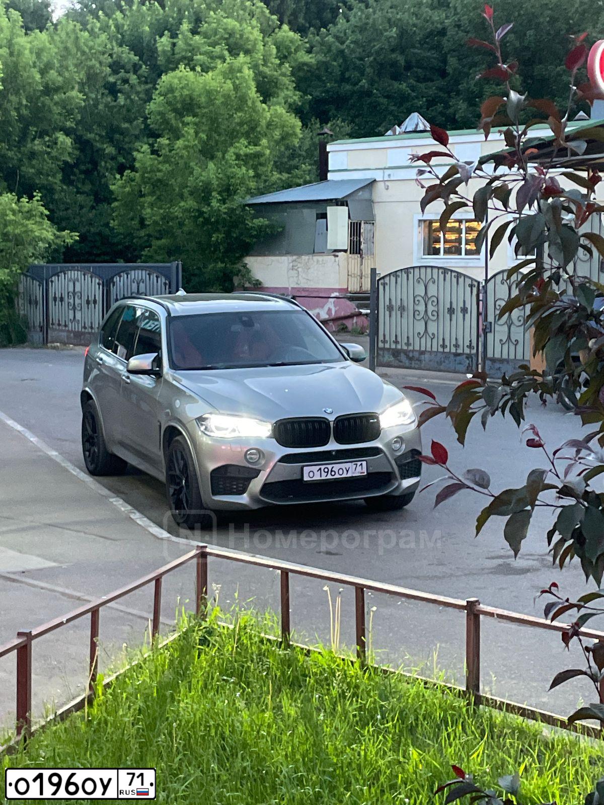 Фото автомобиля BMW X5M, 2016 — госномер О196ОУ71. Цвет: Серый