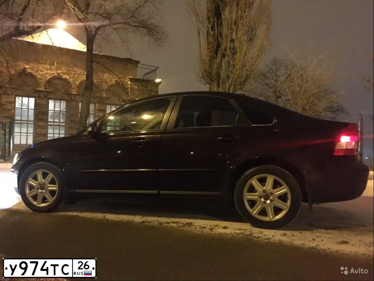 Фото автомобиля VOLVO S40, 2005 — госномер Н533УВ90. Цвет: БОРДОВЫЙ