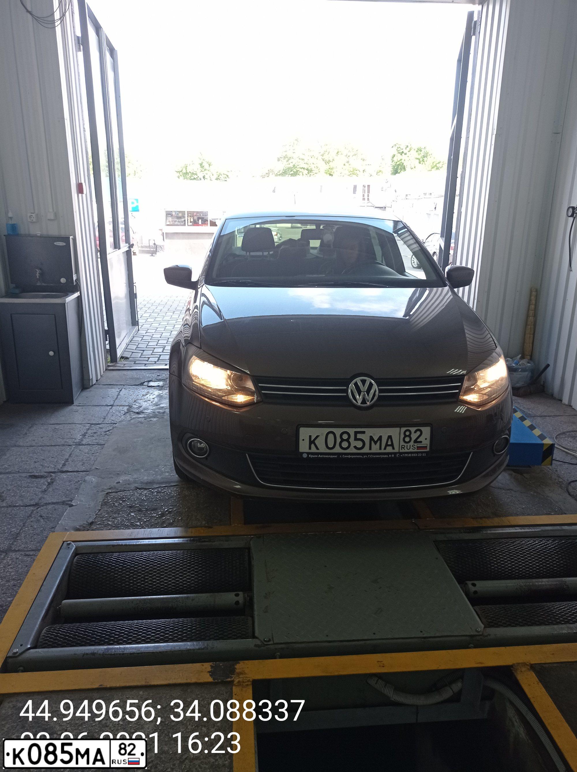 Фото автомобиля VOLKSWAGEN POLO, 2014 — госномер С118ХО716. Цвет: Серебристый