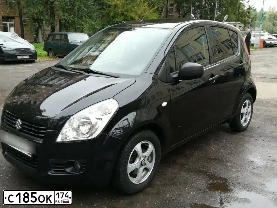 Фото автомобиля SUZUKI SPLASH, 2011 — госномер С185ОК174. Цвет: ЧЕРНЫЙ