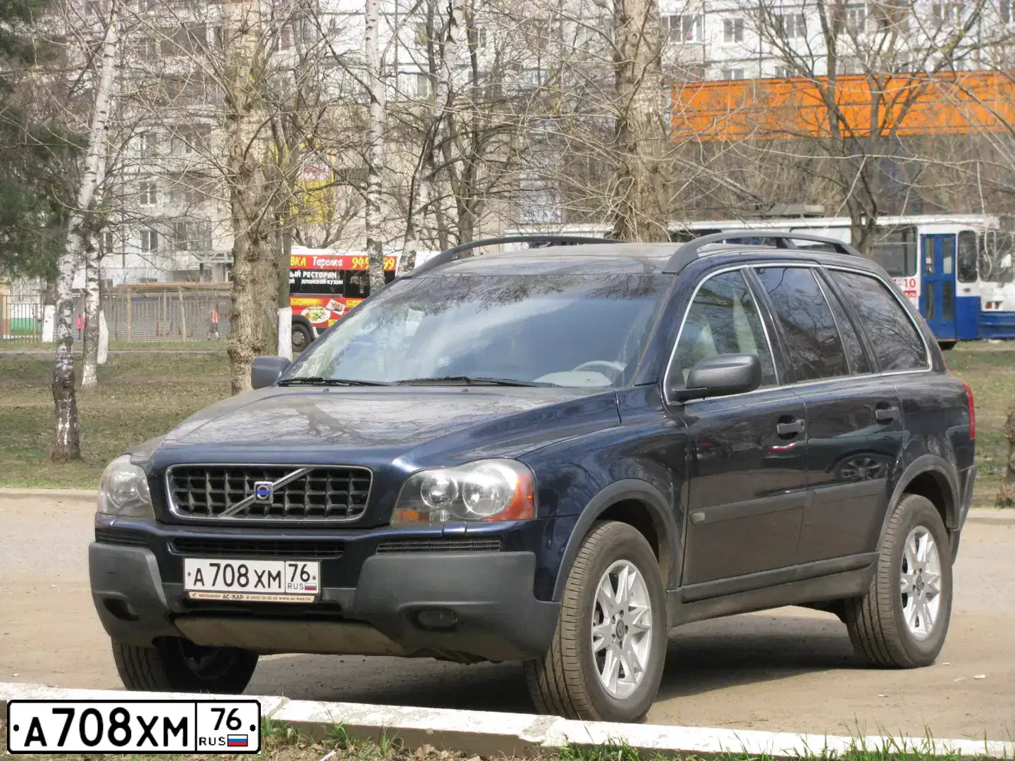 Фото автомобиля VOLVO XC90, 2004 — госномер А708ХМ76. Цвет: ТЕМНО-СИНИЙ