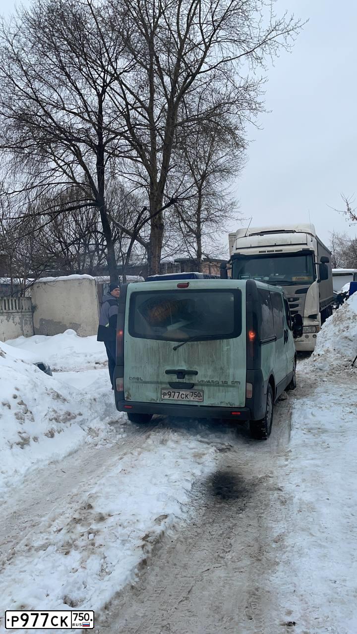 Фото автомобиля OPEL VIVARO, 2003 — госномер Е133ВК750. Цвет: ГОЛУБОЙ