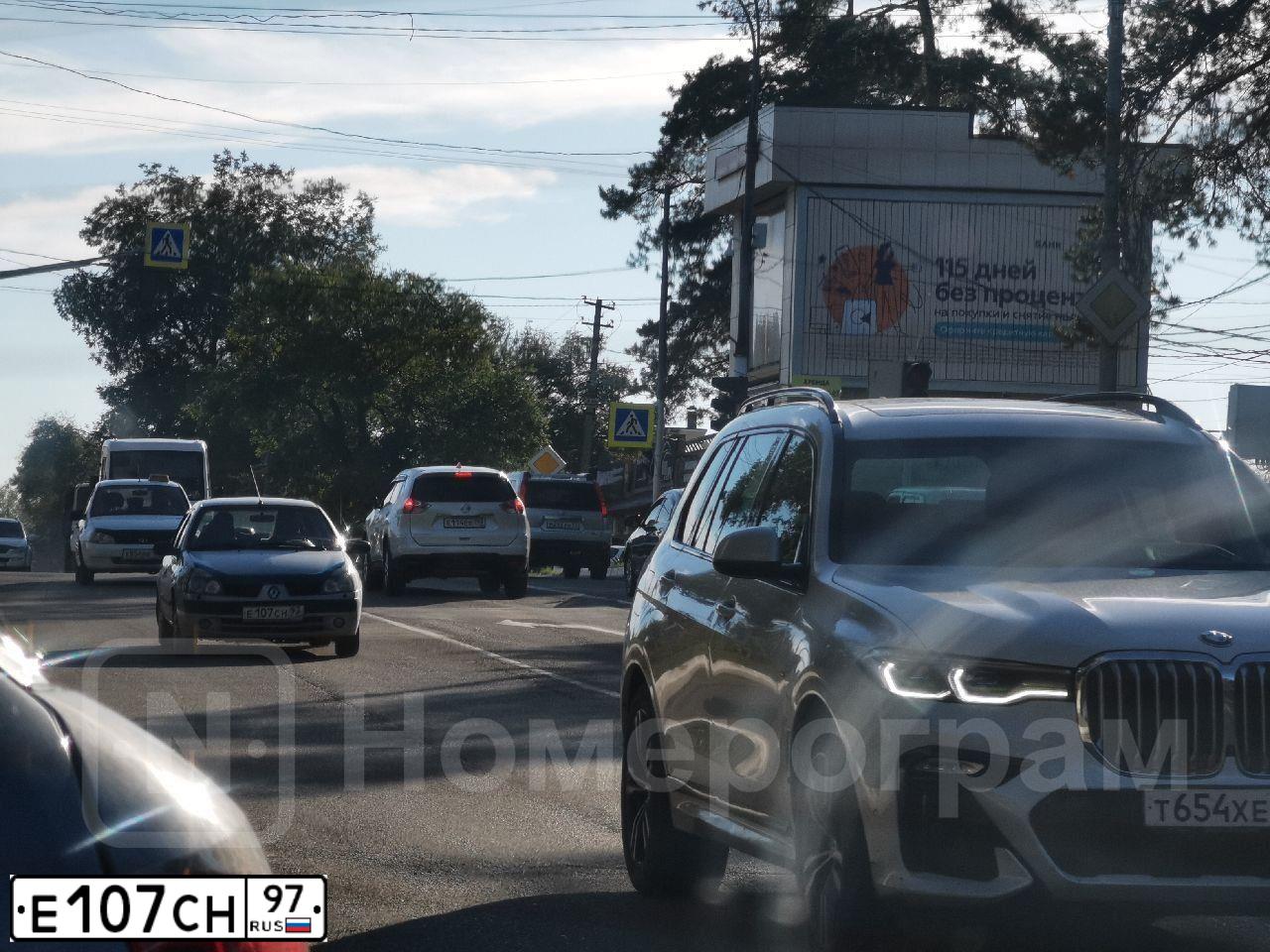 Фото автомобиля NISSAN MAXIMA, 2004 — госномер Е505ОТ790. Цвет: ЧЕРНЫЙ