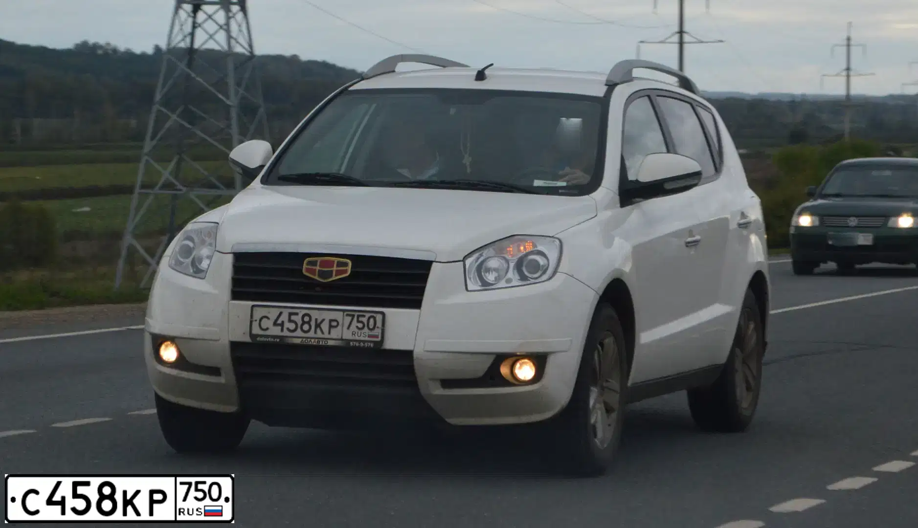 Фото автомобиля GEELY EMGRAND X7, 2014 — госномер С458КР750. Цвет: БЕЛЫЙ