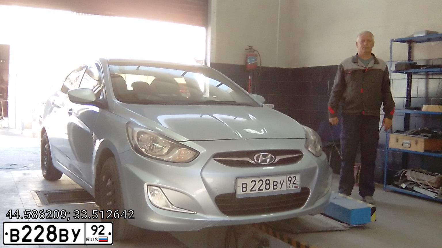 Фото автомобиля HYUNDAI SOLARIS, 2012 — госномер В228ВУ92. Цвет: СЕРО-ГОЛУБОЙ