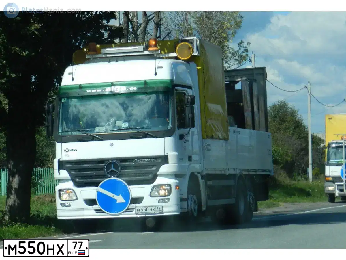 Фото автомобиля MERCEDES ACTROS, 2005 — госномер О764РВ199. Цвет: Белый