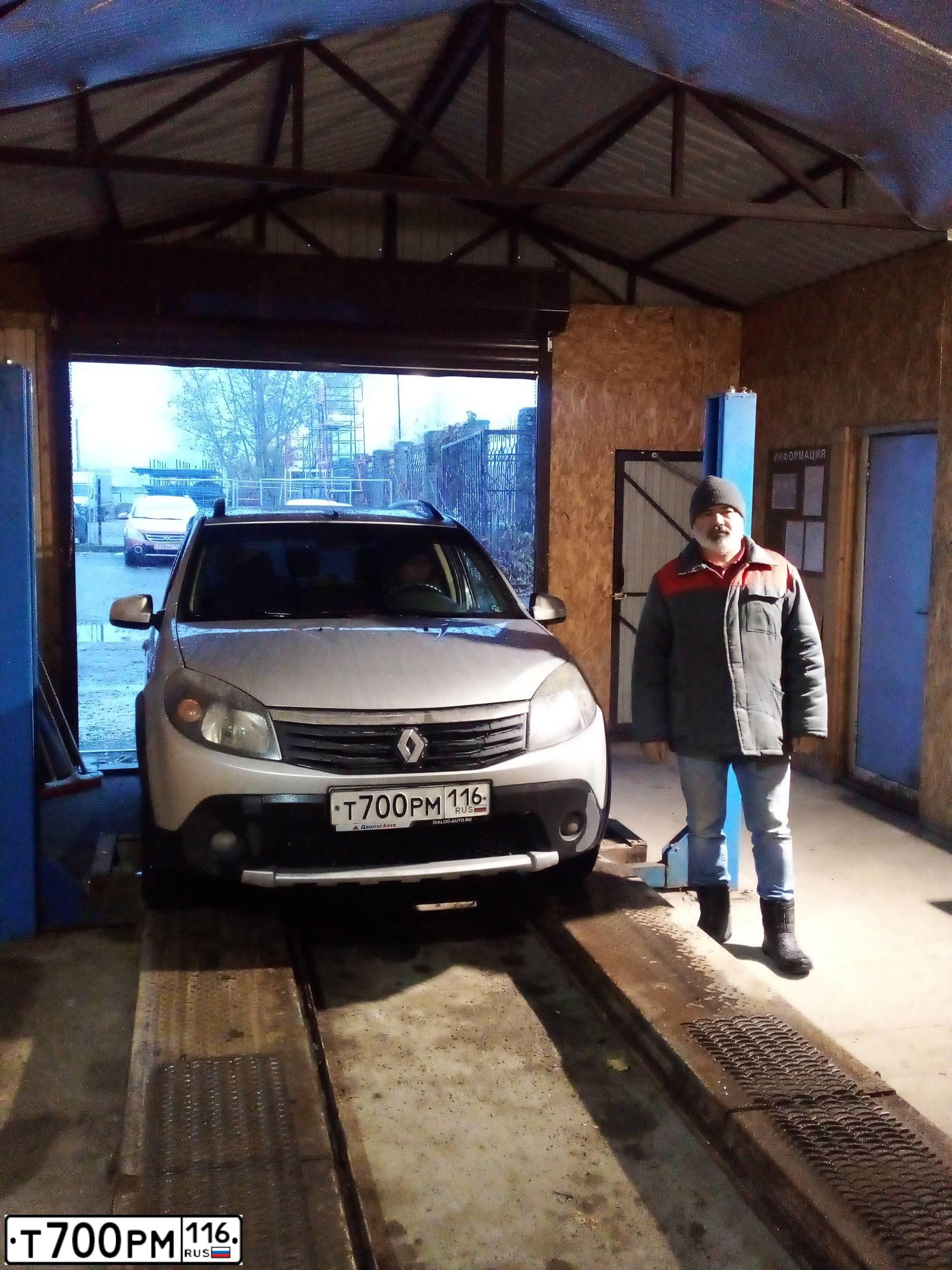 Фото автомобиля RENAULT SANDERO STEPWAY, 2013 — госномер Р715АК716