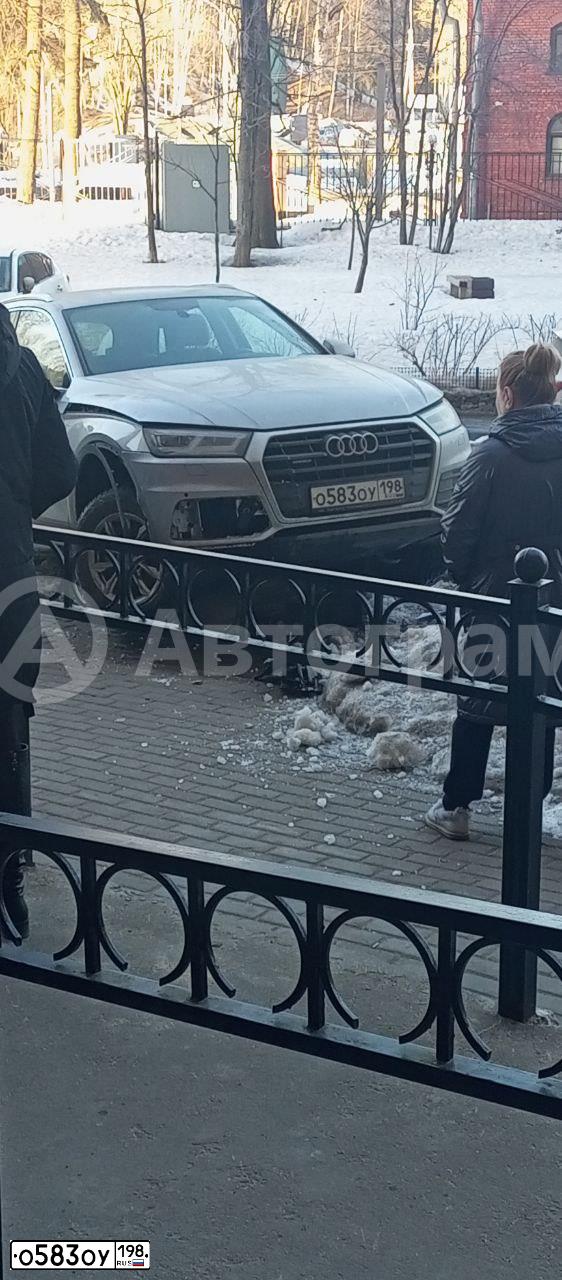 Фото автомобиля AUDI Q5, 2018 — госномер О583ОУ198. Цвет: СЕРЕБРИСТЫЙ