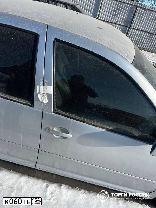 Фото автомобиля VOLKSWAGEN BORA, 2000 — госномер О153ВЕ134. Цвет: Серебристый