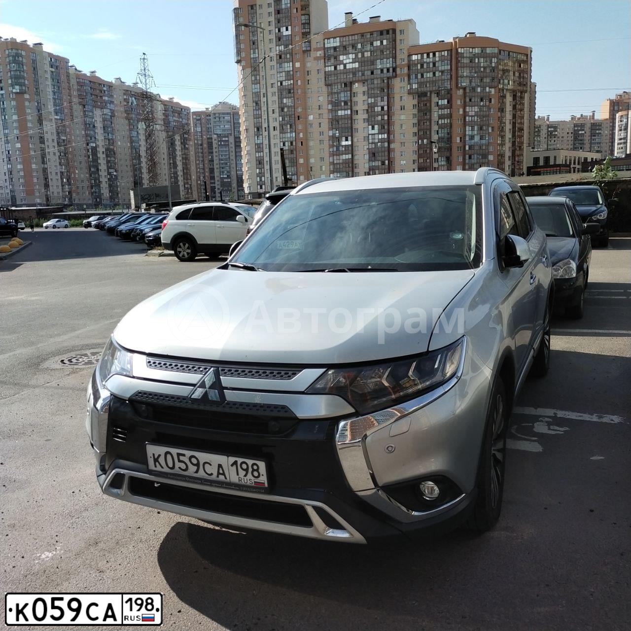 Фото автомобиля MITSUBISHI OUTLANDER, 2019 — госномер А442РС799. Цвет: СЕРЕБРИСТЫЙ