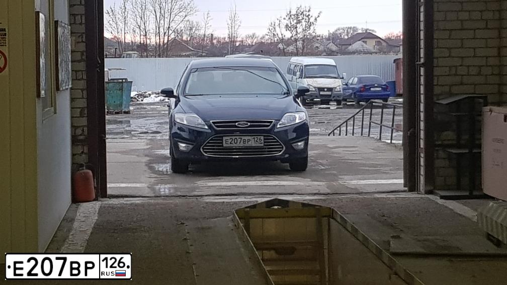 Фото автомобиля FORD MONDEO, 2013 — госномер Е207ВР126. Цвет: СИНИЙ ТЕМНЫЙ