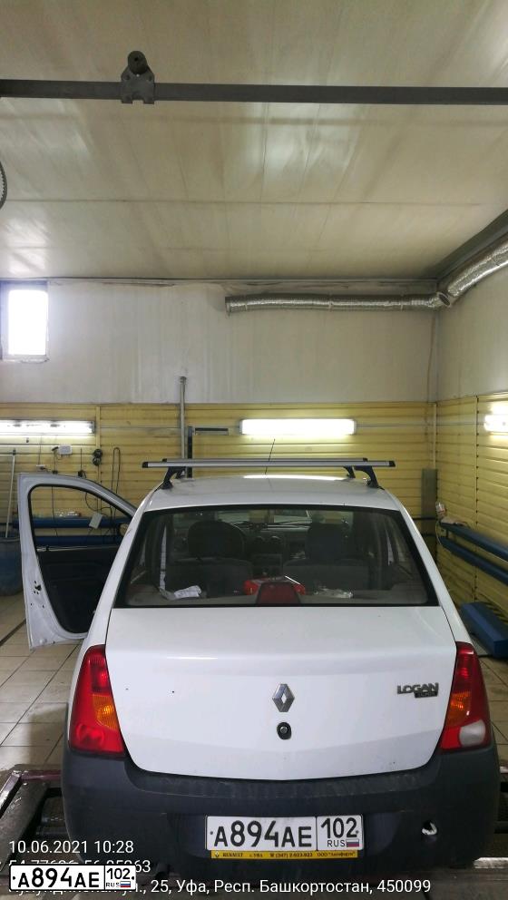 Фото автомобиля RENAULT LOGAN, 2006 — госномер А894АЕ102. Цвет: БЕЛЫЙ