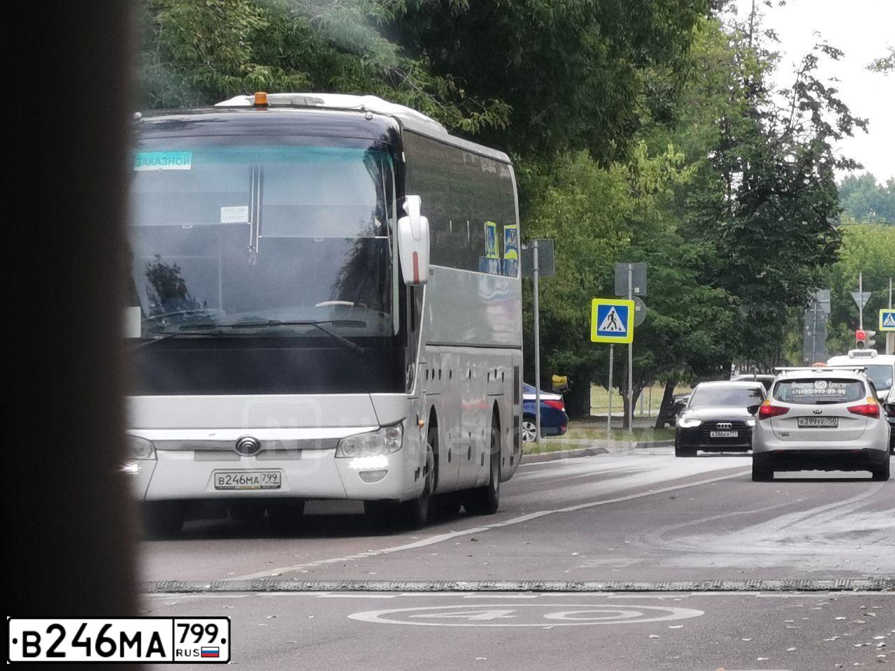 Фото автомобиля YUTONG ZK6122H, 2018 — госномер С035СР40. Цвет: Белый