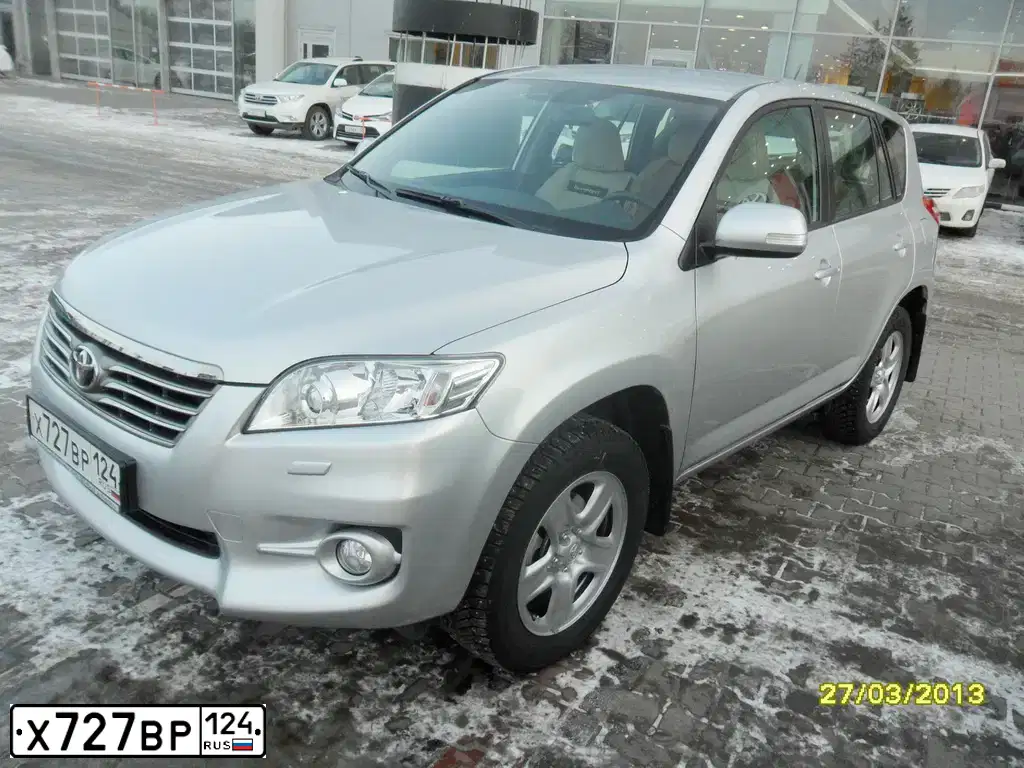 Фото автомобиля TOYOTA RAV4, 2010 — госномер Х727ВР124. Цвет: СЕРЫЙ