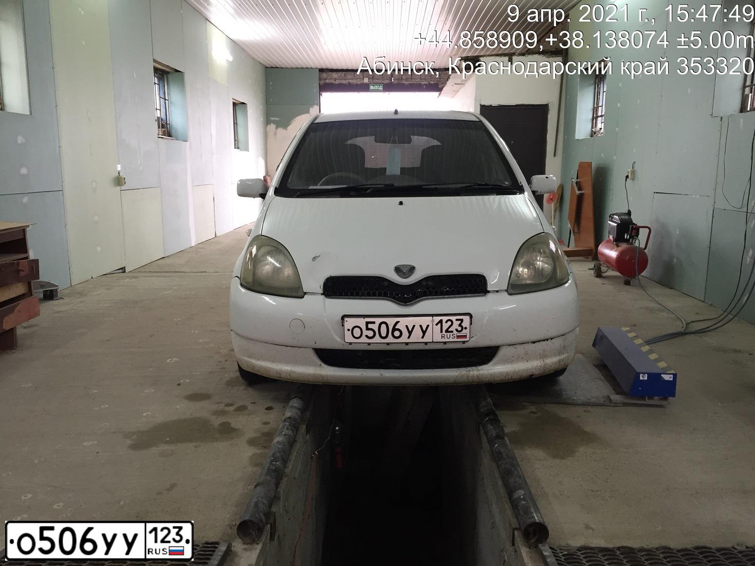 Фото автомобиля TOYOTA VITZ, 2000 — госномер М794СМ124