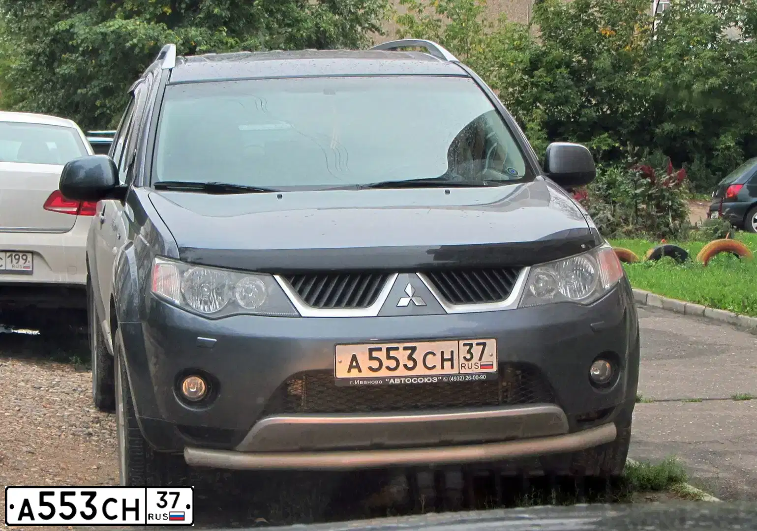 Фото автомобиля MITSUBISHI OUTLANDER, 2007 — госномер О607НК40. Цвет: Серый