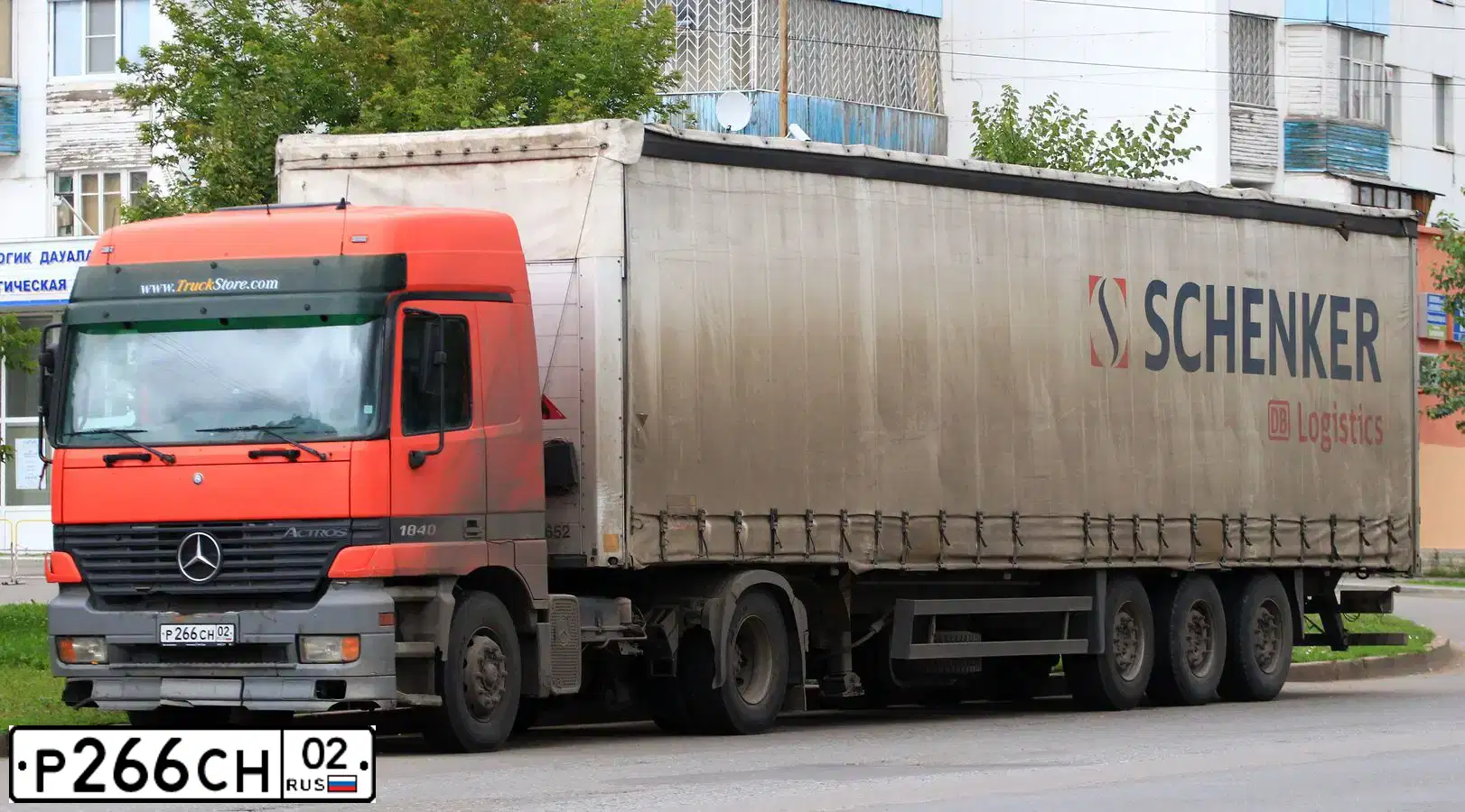 Фото автомобиля MERCEDES ACTROS, 2003 — госномер К533ТН161. Цвет: КРАСНЫЙ