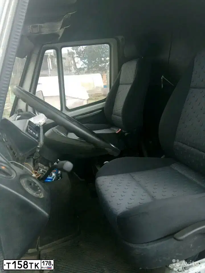 Фото автомобиля MERCEDES SPRINTER, 1987 — госномер Т158ТК178. Цвет: БЕЛЫЙ