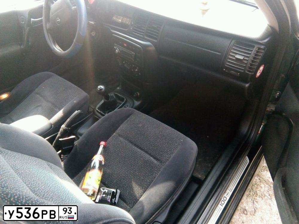 Фото автомобиля OPEL VECTRA, 1999 — госномер У536РВ93. Цвет: Темно-зеленый