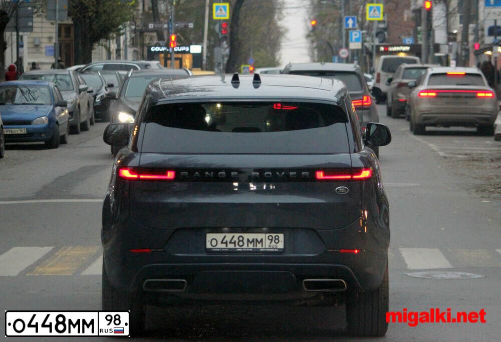 Фото автомобиля LAND ROVER RANGE ROVER SPORT, 2019 — госномер Н113ТС790. Цвет: Серебристый