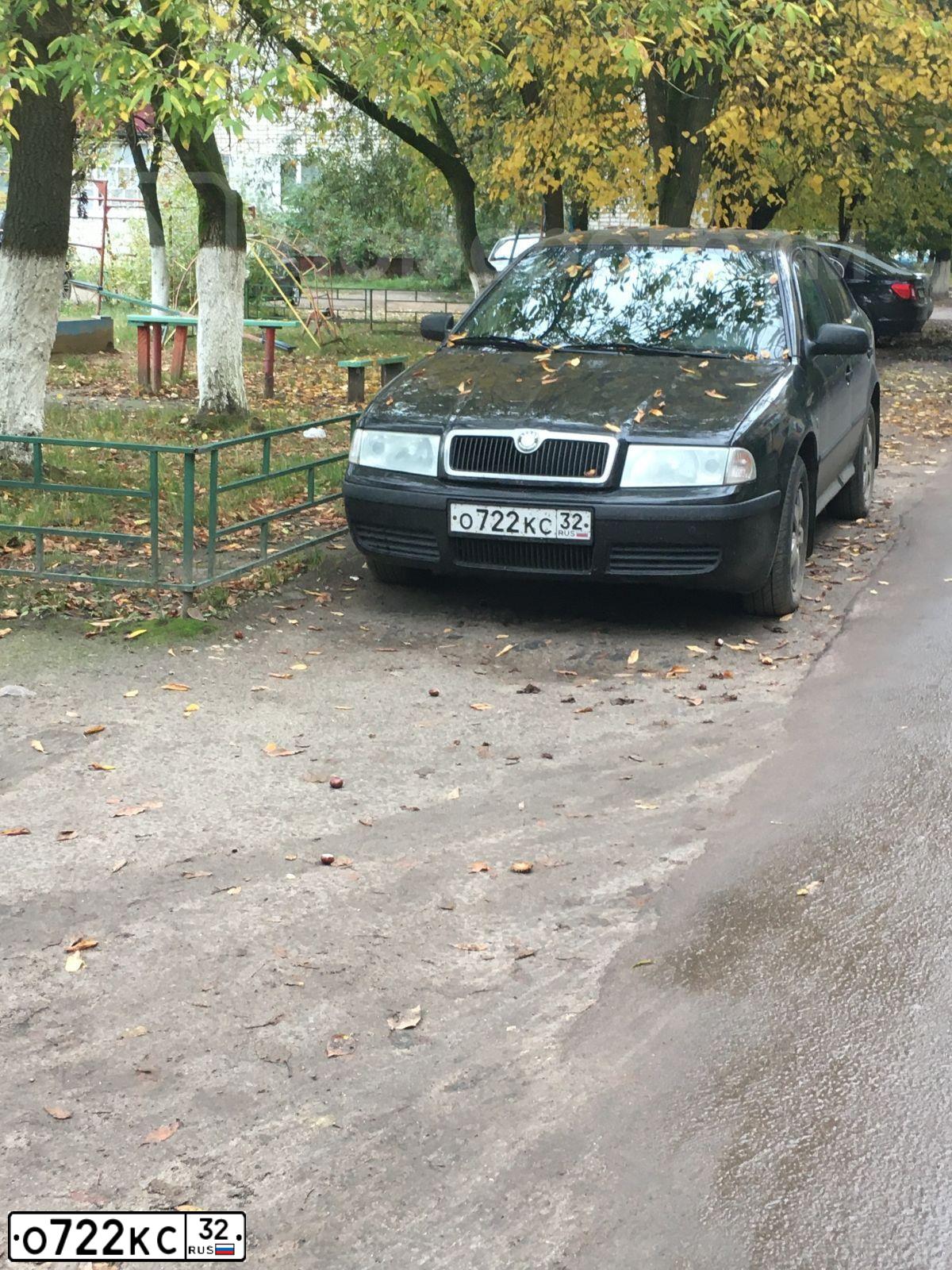 Фото автомобиля SKODA OCTAVIA, 2008 — госномер О722КС32. Цвет: ЧЕРНЫЙ