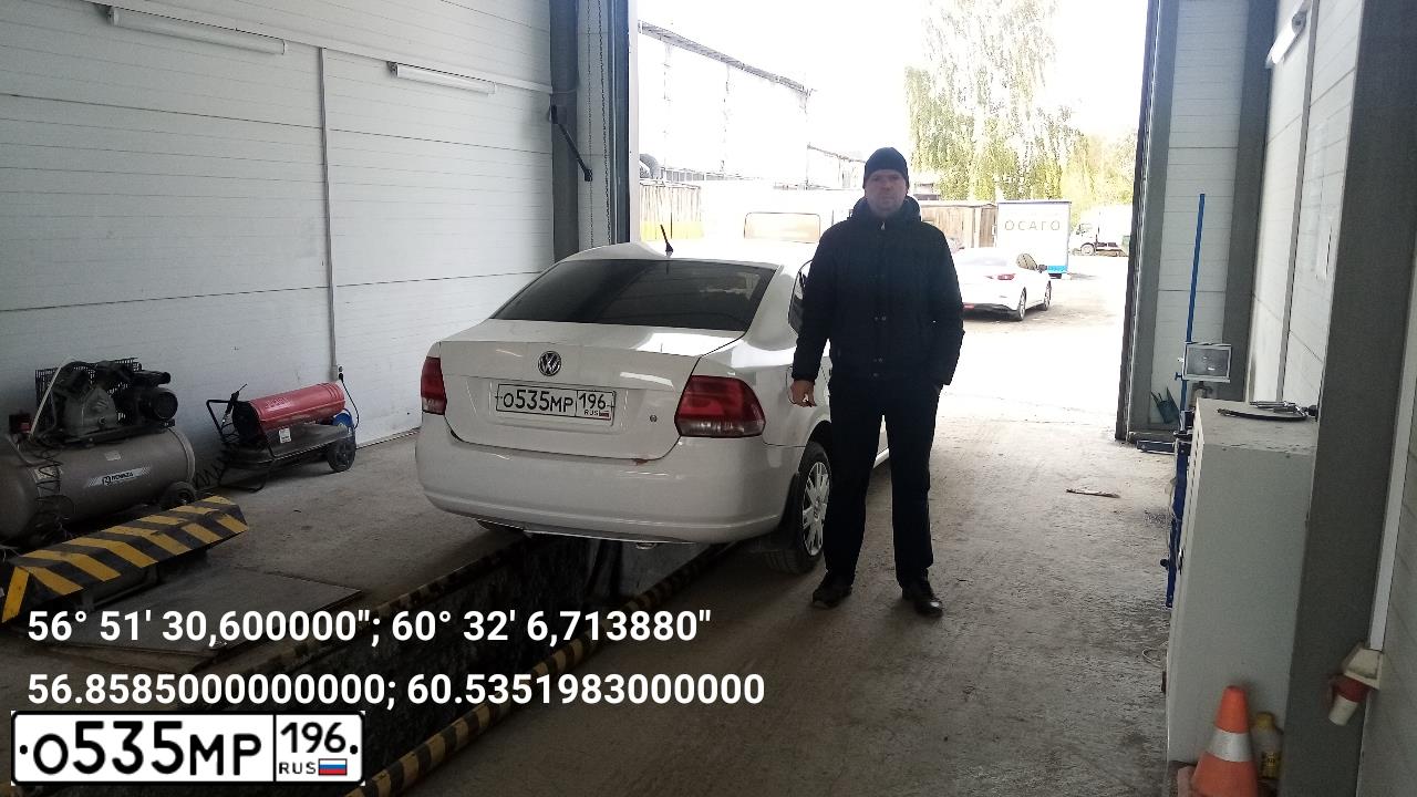 Фото автомобиля VOLKSWAGEN POLO, 2013 — госномер О977ЕМ159. Цвет: Белый