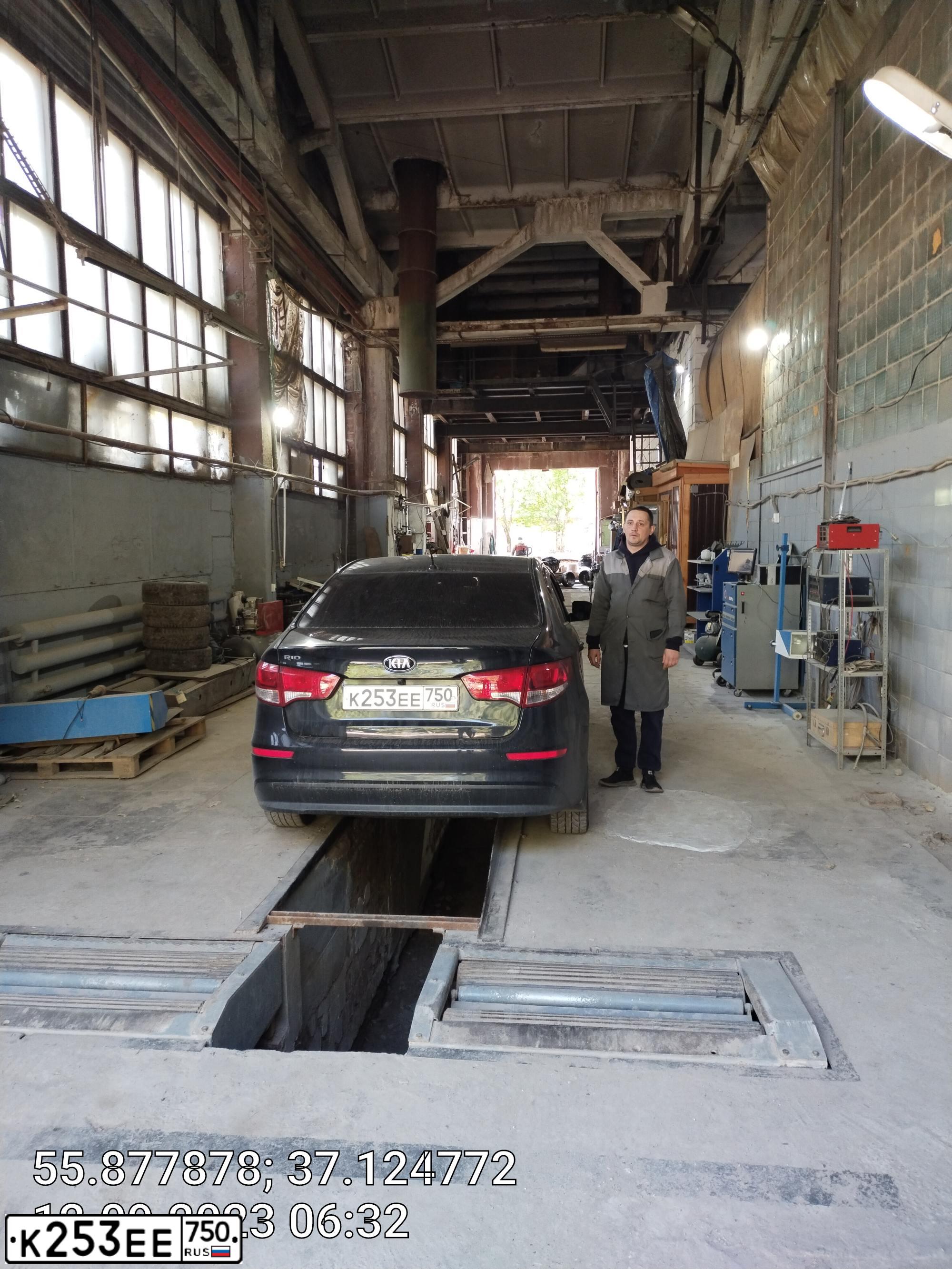 Фото автомобиля KIA RIO, 2015 — госномер К253ЕЕ750. Цвет: ЧЕРНЫЙ
