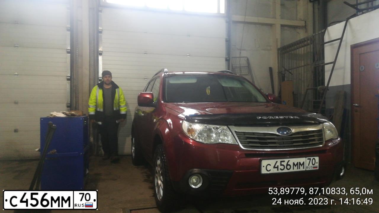 Фото автомобиля SUBARU FORESTER, 2008 — госномер С456ММ70. Цвет: Красный