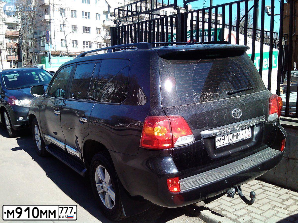 Фото автомобиля TOYOTA LANDCRUISER 200, 2013 — госномер М910ММ777. Цвет: ЧЕРНЫЙ